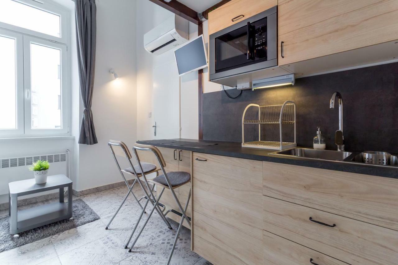 Flexible Selfcheckins 13 & 14 - Le Petit & Le Grand Zagreb - Centre - New - Apartments Repinc Kültér fotó